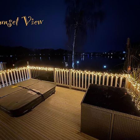 Tattershall Lakes Sunset View Caravan Lakeside, Hot Tub, Garden, Private Fishing Peg & Wifi Exterior foto