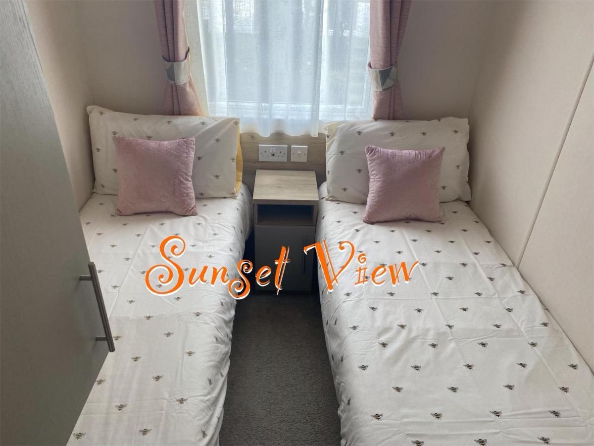 Tattershall Lakes Sunset View Caravan Lakeside, Hot Tub, Garden, Private Fishing Peg & Wifi Exterior foto